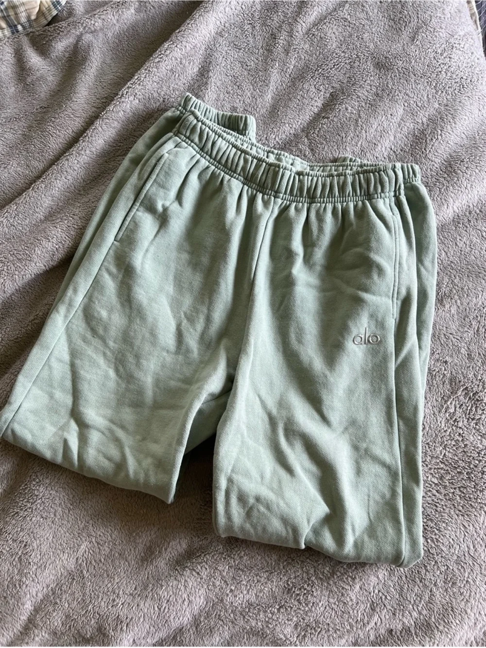 Alo Yoga Women’s Mint Green Accolade Sweatpants XXS